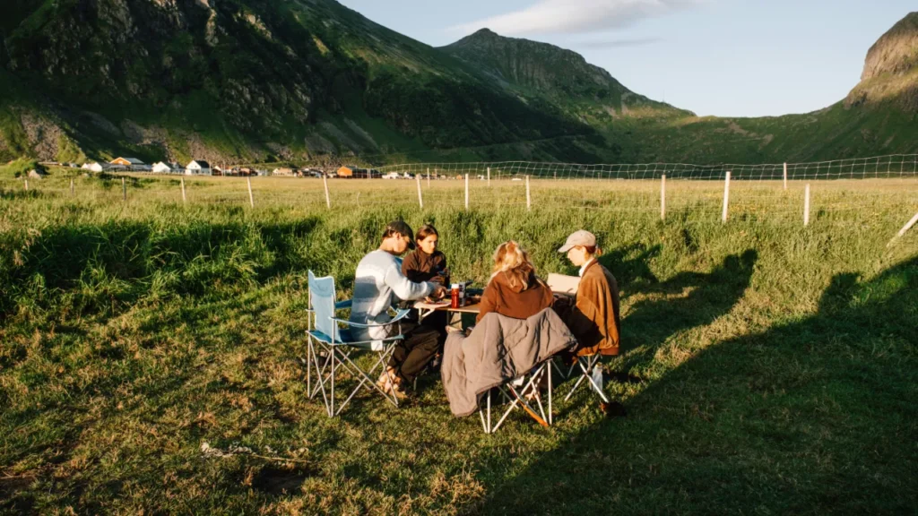 My Last Vacation Four friends eat together outdoors in a mountain valley — a cover image for an A2 vacation lesson about countryside travel.